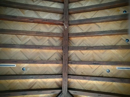 PLAFON DE VIGAS Y TEJAMANIL.